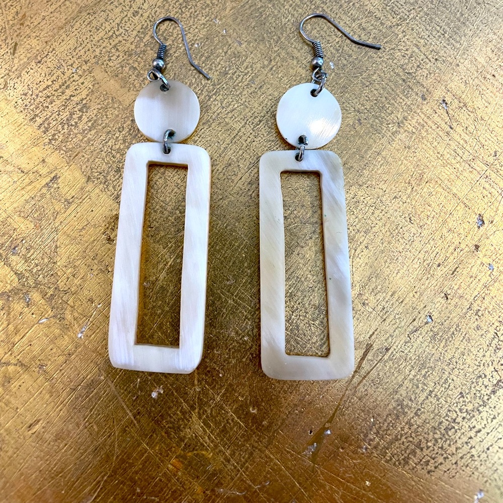 Vivo Natural Horn Earrings